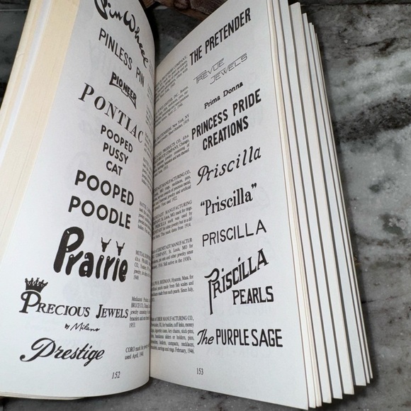 Rhinestone Jewelry Collector’s Handbooks Lot - Picture 6 of 8